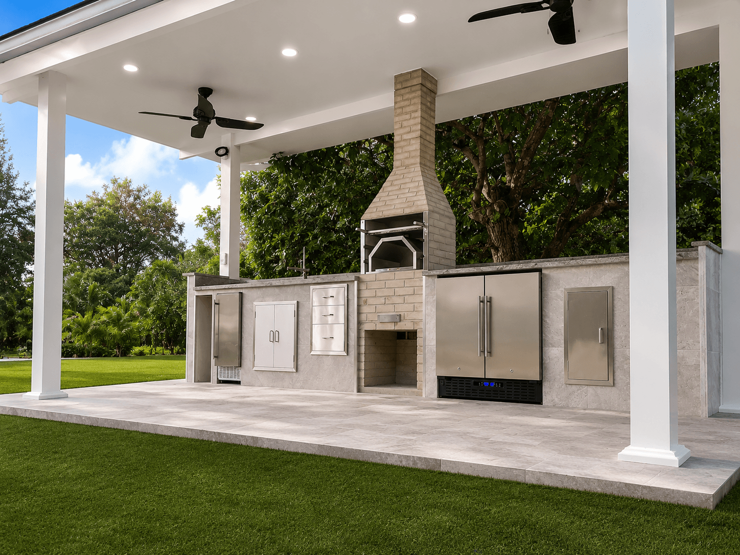 Outdoor Kitchen & Lounge